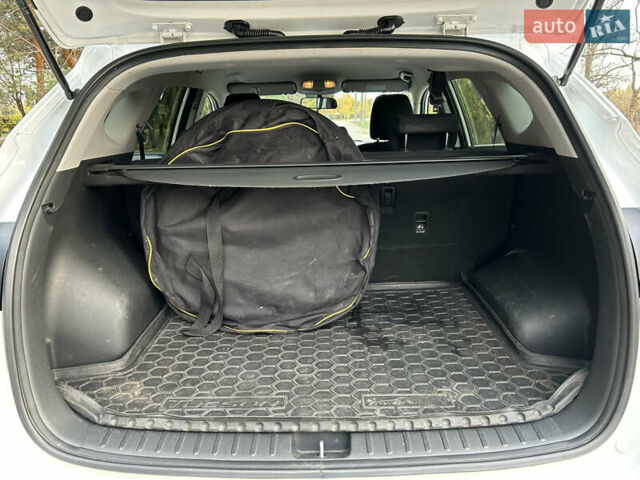 Білий Хендай Туксон, об'ємом двигуна 2 л та пробігом 101 тис. км за 17800 $, фото 16 на Automoto.ua