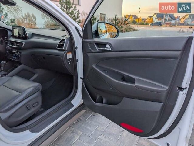 Білий Хендай Туксон, об'ємом двигуна 1.6 л та пробігом 152 тис. км за 21950 $, фото 60 на Automoto.ua