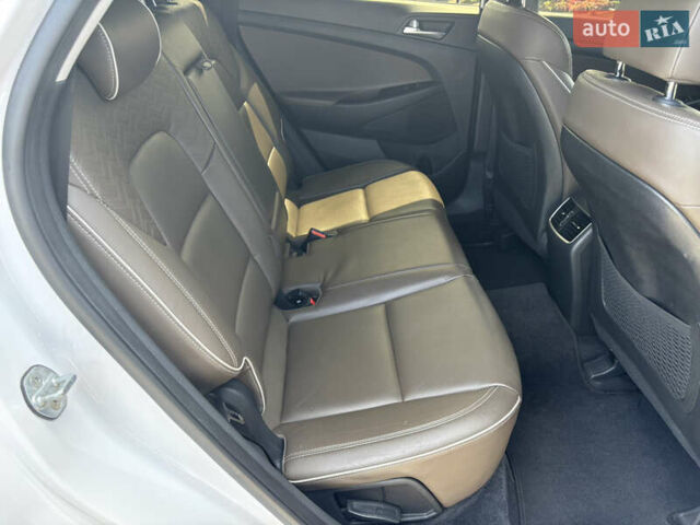 Белый Хендай Туксон, объемом двигателя 1.58 л и пробегом 107 тыс. км за 18500 $, фото 13 на Automoto.ua