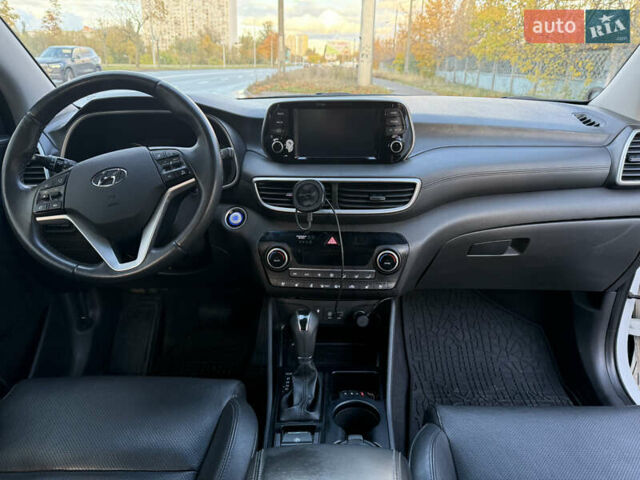 Белый Хендай Туксон, объемом двигателя 1.6 л и пробегом 53 тыс. км за 22500 $, фото 30 на Automoto.ua