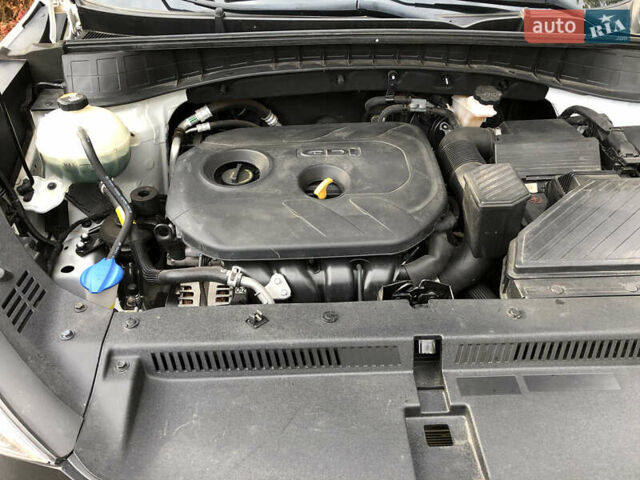 Белый Хендай Туксон, объемом двигателя 2 л и пробегом 25 тыс. км за 15900 $, фото 31 на Automoto.ua