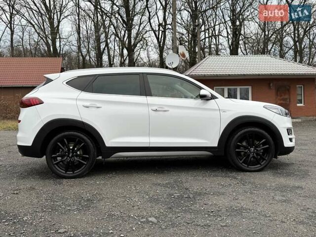 Белый Хендай Туксон, объемом двигателя 2 л и пробегом 114 тыс. км за 23900 $, фото 10 на Automoto.ua