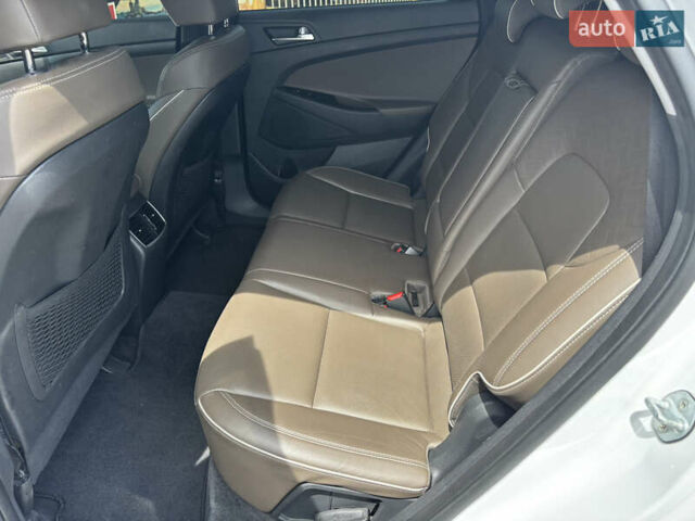 Белый Хендай Туксон, объемом двигателя 1.58 л и пробегом 107 тыс. км за 18500 $, фото 11 на Automoto.ua