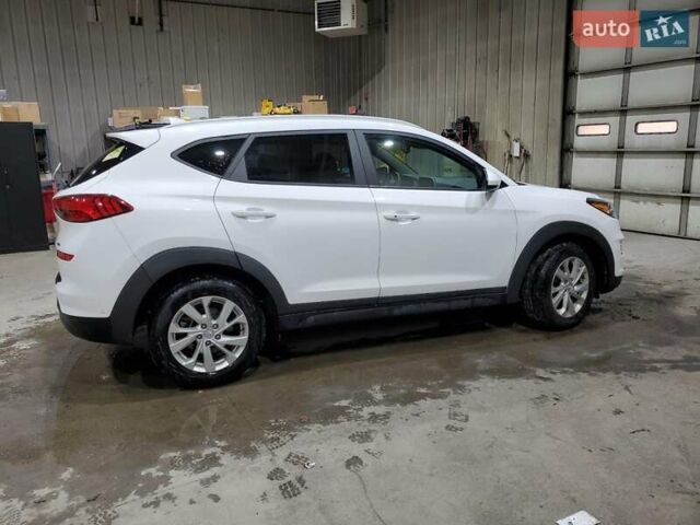 Белый Хендай Туксон, объемом двигателя 2 л и пробегом 97 тыс. км за 4400 $, фото 2 на Automoto.ua