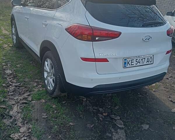 Белый Хендай Туксон, объемом двигателя 2 л и пробегом 43 тыс. км за 24000 $, фото 6 на Automoto.ua