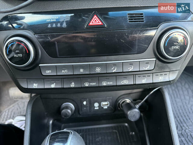 Белый Хендай Туксон, объемом двигателя 1.6 л и пробегом 53 тыс. км за 22500 $, фото 27 на Automoto.ua