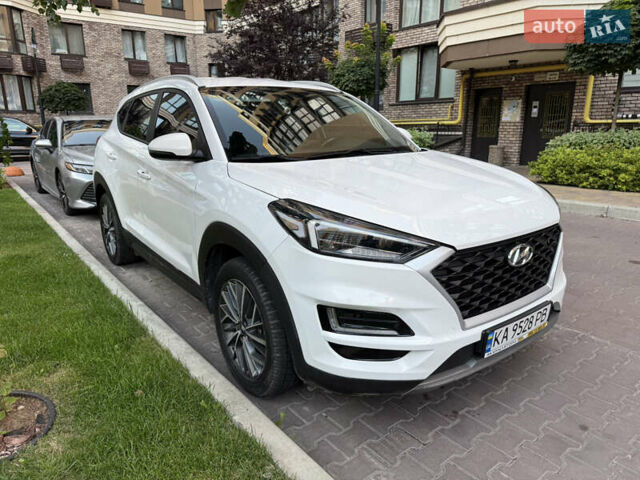 Белый Хендай Туксон, объемом двигателя 2 л и пробегом 167 тыс. км за 22499 $, фото 9 на Automoto.ua