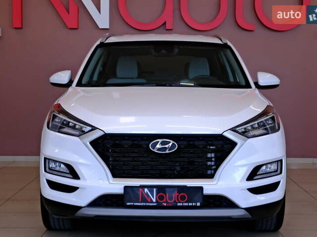 Белый Хендай Туксон, объемом двигателя 2.4 л и пробегом 63 тыс. км за 19500 $, фото 2 на Automoto.ua