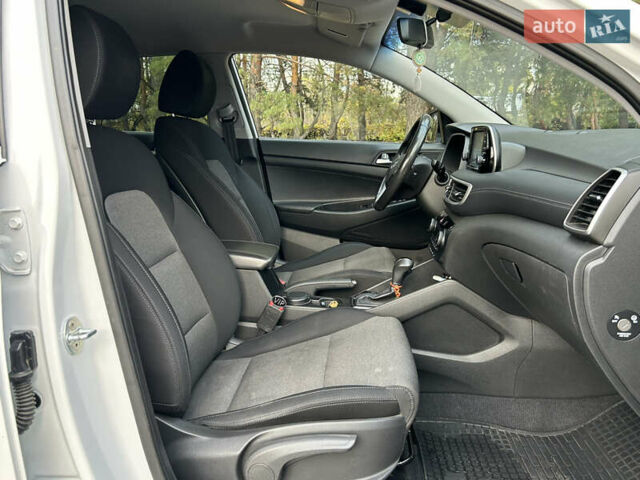 Білий Хендай Туксон, об'ємом двигуна 2 л та пробігом 101 тис. км за 17800 $, фото 8 на Automoto.ua
