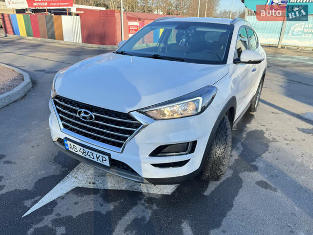 Белый Хендай Туксон, объемом двигателя 2 л и пробегом 270 тыс. км за 19800 $, фото 4 на Automoto.ua