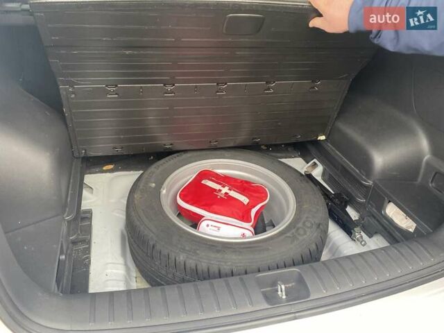 Білий Хендай Туксон, об'ємом двигуна 2 л та пробігом 40 тис. км за 20700 $, фото 16 на Automoto.ua