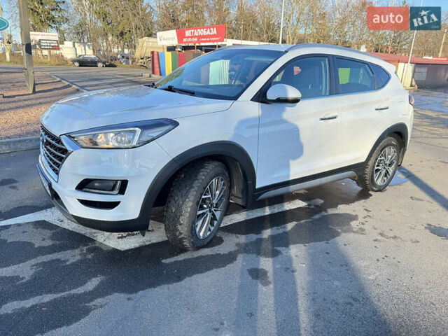 Белый Хендай Туксон, объемом двигателя 2 л и пробегом 270 тыс. км за 19800 $, фото 3 на Automoto.ua