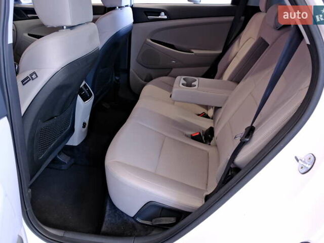 Белый Хендай Туксон, объемом двигателя 2.4 л и пробегом 63 тыс. км за 19500 $, фото 44 на Automoto.ua