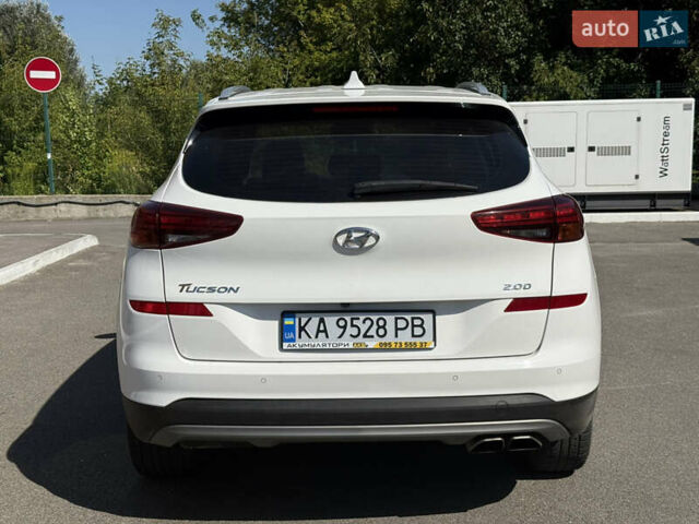 Белый Хендай Туксон, объемом двигателя 2 л и пробегом 167 тыс. км за 22499 $, фото 5 на Automoto.ua