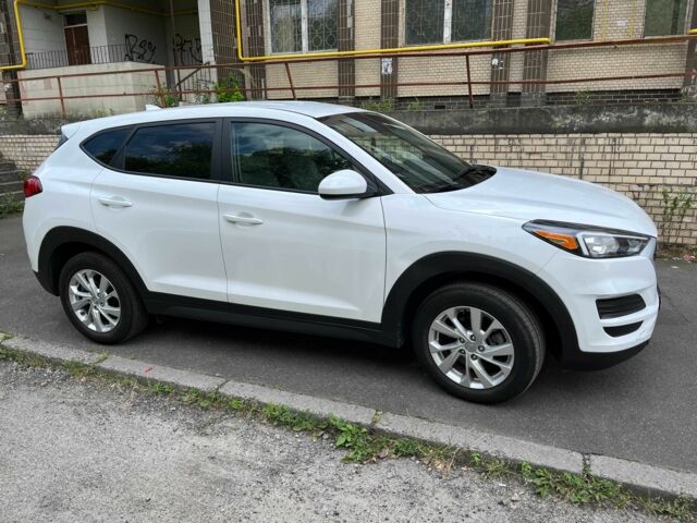 Белый Хендай Туксон, объемом двигателя 2 л и пробегом 95 тыс. км за 14500 $, фото 3 на Automoto.ua