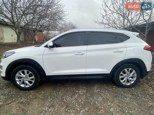Білий Хендай Туксон, об'ємом двигуна 2 л та пробігом 40 тис. км за 20700 $, фото 9 на Automoto.ua
