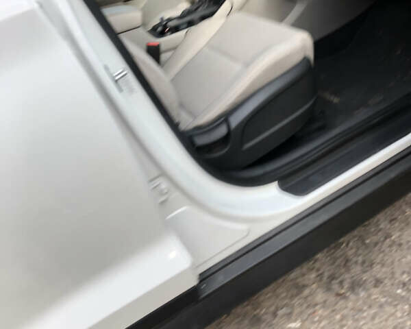 Белый Хендай Туксон, объемом двигателя 2 л и пробегом 25 тыс. км за 15900 $, фото 6 на Automoto.ua