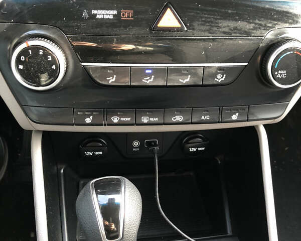 Белый Хендай Туксон, объемом двигателя 2 л и пробегом 25 тыс. км за 15900 $, фото 17 на Automoto.ua