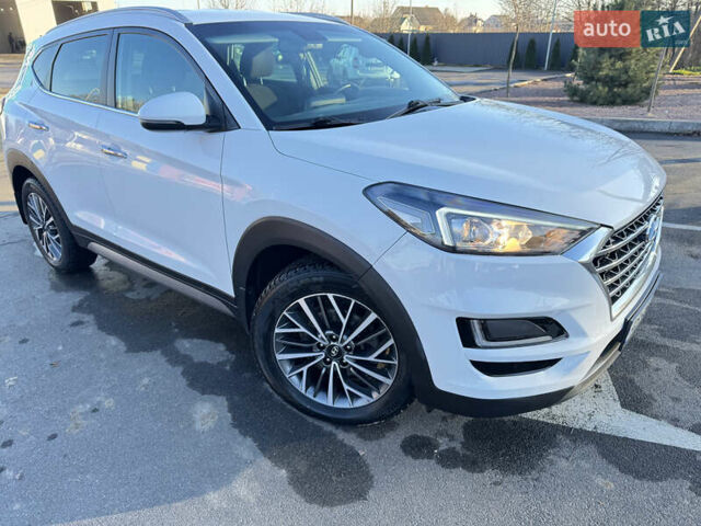 Белый Хендай Туксон, объемом двигателя 2 л и пробегом 270 тыс. км за 19800 $, фото 5 на Automoto.ua
