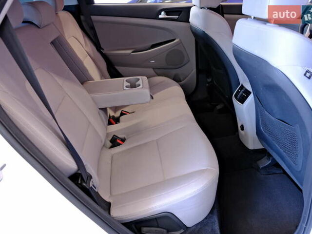 Белый Хендай Туксон, объемом двигателя 2.4 л и пробегом 63 тыс. км за 19500 $, фото 47 на Automoto.ua