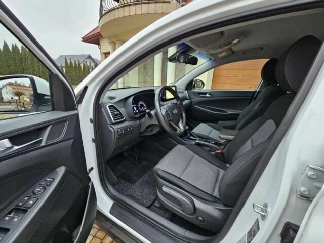 Білий Хендай Туксон, об'ємом двигуна 2 л та пробігом 79 тис. км за 12100 $, фото 6 на Automoto.ua