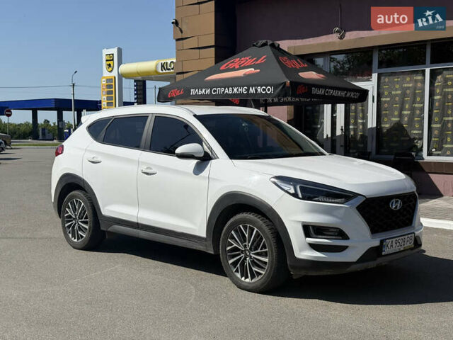 Белый Хендай Туксон, объемом двигателя 2 л и пробегом 167 тыс. км за 22499 $, фото 2 на Automoto.ua