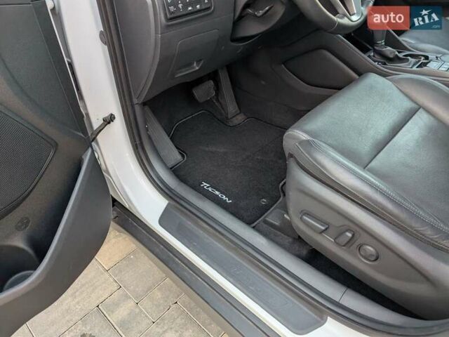 Білий Хендай Туксон, об'ємом двигуна 1.6 л та пробігом 152 тис. км за 21950 $, фото 41 на Automoto.ua