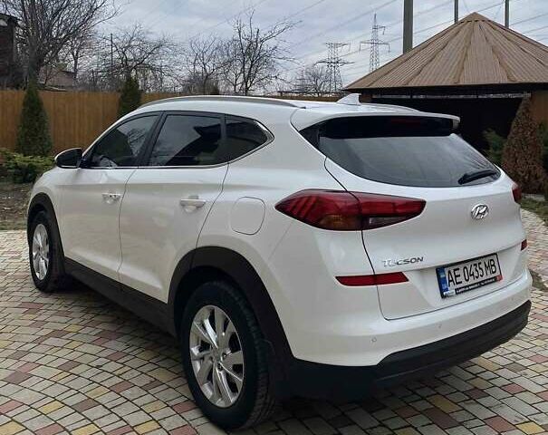 Белый Хендай Туксон, объемом двигателя 2 л и пробегом 43 тыс. км за 23300 $, фото 3 на Automoto.ua