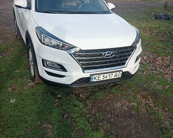 Белый Хендай Туксон, объемом двигателя 2 л и пробегом 43 тыс. км за 24000 $, фото 5 на Automoto.ua