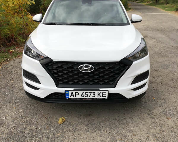 Белый Хендай Туксон, объемом двигателя 2 л и пробегом 25 тыс. км за 15900 $, фото 4 на Automoto.ua