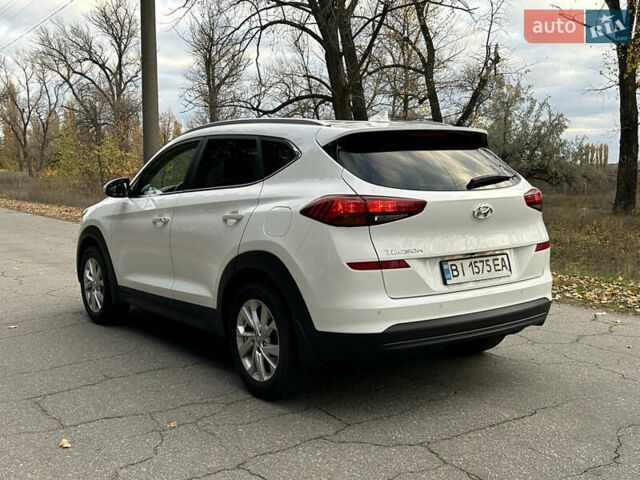 Білий Хендай Туксон, об'ємом двигуна 2 л та пробігом 101 тис. км за 17800 $, фото 3 на Automoto.ua