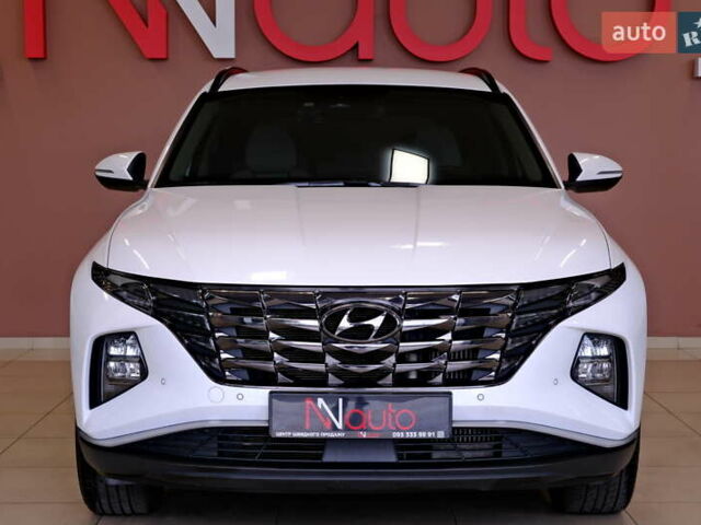 Белый Хендай Туксон, объемом двигателя 2 л и пробегом 160 тыс. км за 29900 $, фото 2 на Automoto.ua