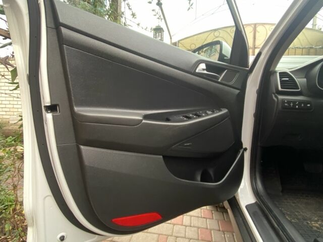 Білий Хендай Туксон, об'ємом двигуна 2 л та пробігом 50 тис. км за 21999 $, фото 11 на Automoto.ua