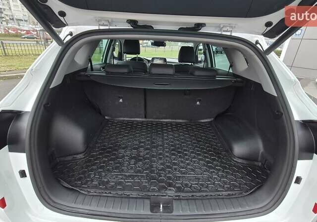 Белый Хендай Туксон, объемом двигателя 2 л и пробегом 42 тыс. км за 23900 $, фото 13 на Automoto.ua