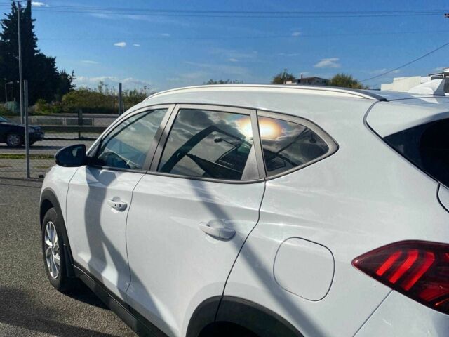 Белый Хендай Туксон, объемом двигателя 1.6 л и пробегом 77 тыс. км за 15700 $, фото 11 на Automoto.ua