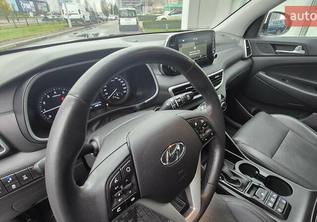 Белый Хендай Туксон, объемом двигателя 2 л и пробегом 42 тыс. км за 23900 $, фото 14 на Automoto.ua