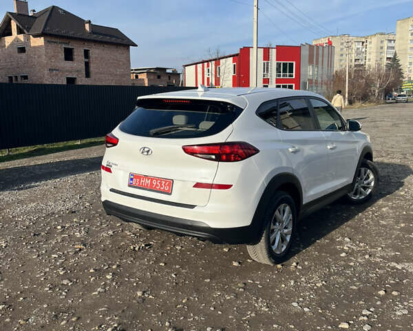 Белый Хендай Туксон, объемом двигателя 2 л и пробегом 148 тыс. км за 17850 $, фото 7 на Automoto.ua
