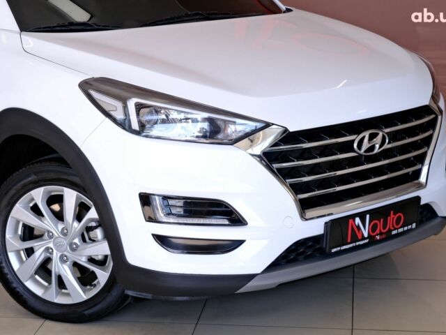 Белый Хендай Туксон, объемом двигателя 2 л и пробегом 134 тыс. км за 23500 $, фото 2 на Automoto.ua
