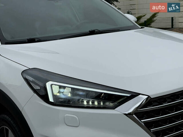 Белый Хендай Туксон, объемом двигателя 2 л и пробегом 50 тыс. км за 23800 $, фото 17 на Automoto.ua