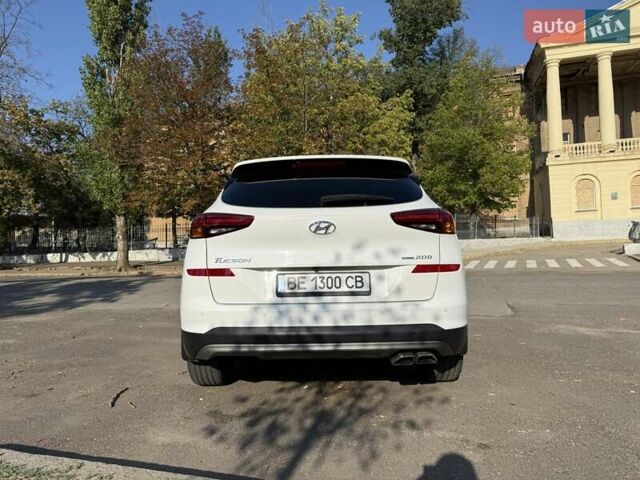 Білий Хендай Туксон, об'ємом двигуна 2 л та пробігом 86 тис. км за 28000 $, фото 6 на Automoto.ua