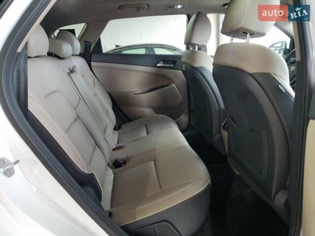 Белый Хендай Туксон, объемом двигателя 2.4 л и пробегом 20 тыс. км за 4100 $, фото 10 на Automoto.ua