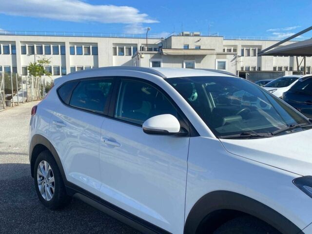 Белый Хендай Туксон, объемом двигателя 1.6 л и пробегом 77 тыс. км за 15700 $, фото 7 на Automoto.ua