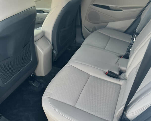 Белый Хендай Туксон, объемом двигателя 2 л и пробегом 148 тыс. км за 17850 $, фото 30 на Automoto.ua