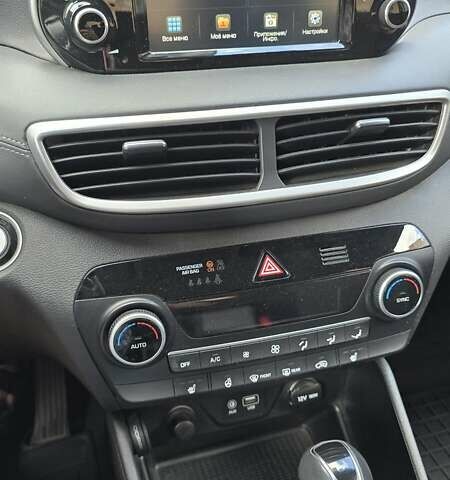 Белый Хендай Туксон, объемом двигателя 2 л и пробегом 52 тыс. км за 23999 $, фото 11 на Automoto.ua