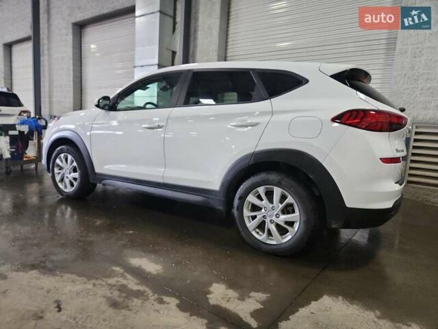 Белый Хендай Туксон, объемом двигателя 2 л и пробегом 85 тыс. км за 4300 $, фото 1 на Automoto.ua