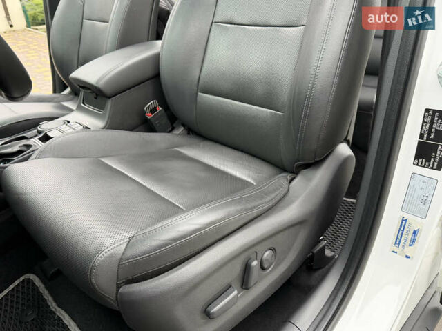 Белый Хендай Туксон, объемом двигателя 2 л и пробегом 50 тыс. км за 23800 $, фото 60 на Automoto.ua