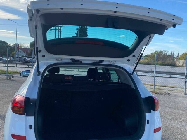 Белый Хендай Туксон, объемом двигателя 1.6 л и пробегом 77 тыс. км за 15700 $, фото 13 на Automoto.ua