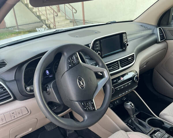 Белый Хендай Туксон, объемом двигателя 2 л и пробегом 148 тыс. км за 17850 $, фото 27 на Automoto.ua