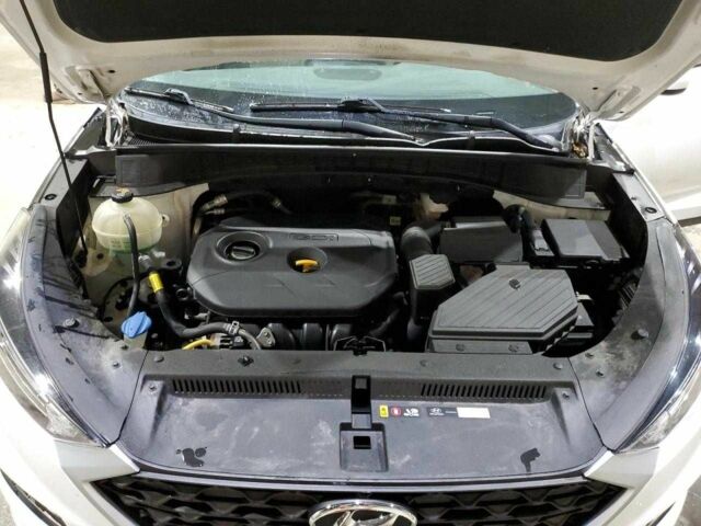 Белый Хендай Туксон, объемом двигателя 2 л и пробегом 97 тыс. км за 2900 $, фото 11 на Automoto.ua