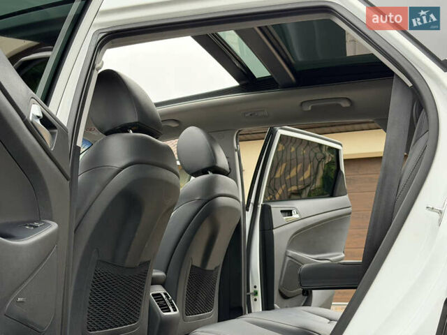 Белый Хендай Туксон, объемом двигателя 2 л и пробегом 50 тыс. км за 23800 $, фото 78 на Automoto.ua